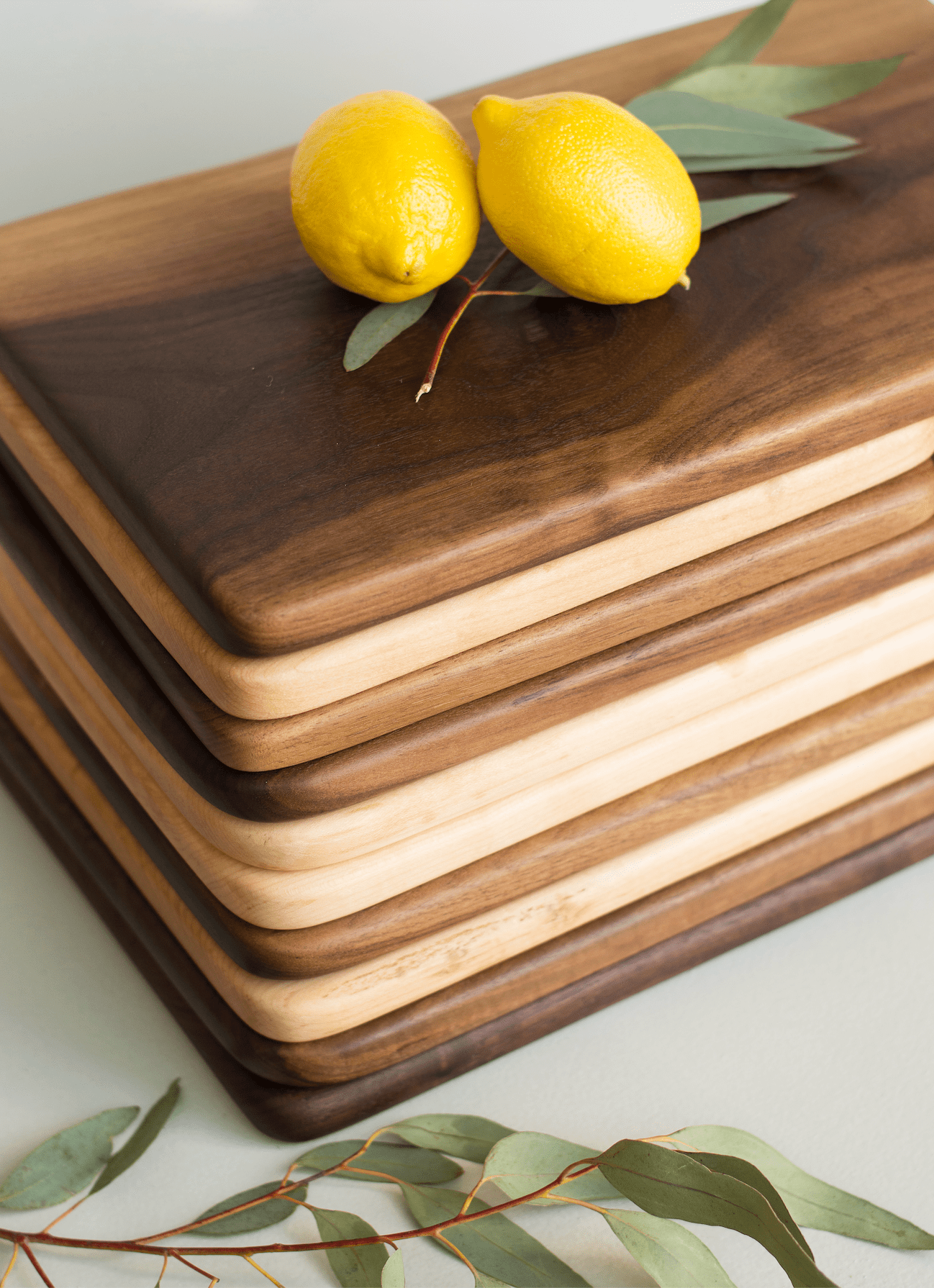 Maple vs Walnut Cutting Boards: Which Should You Choose? - Mamma Mangia