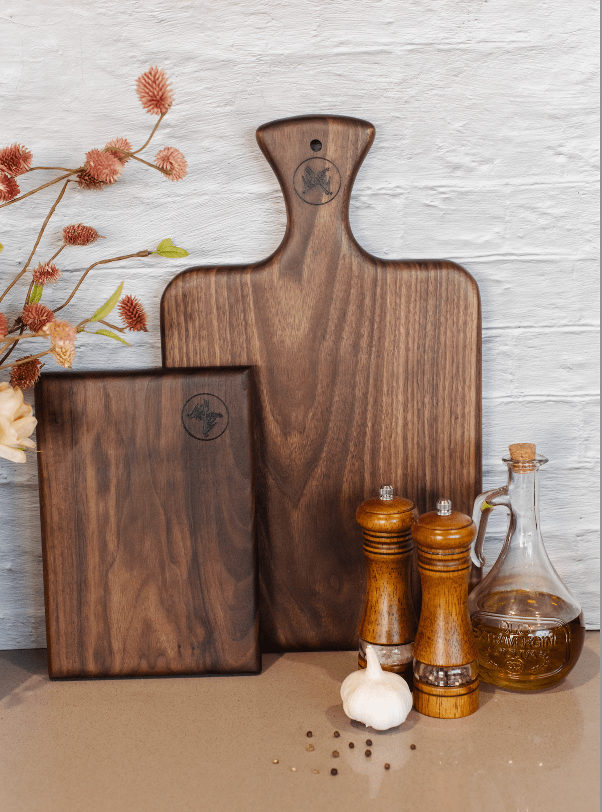 Walnut Cutting Board: Beauty and Durability - Mamma Mangia